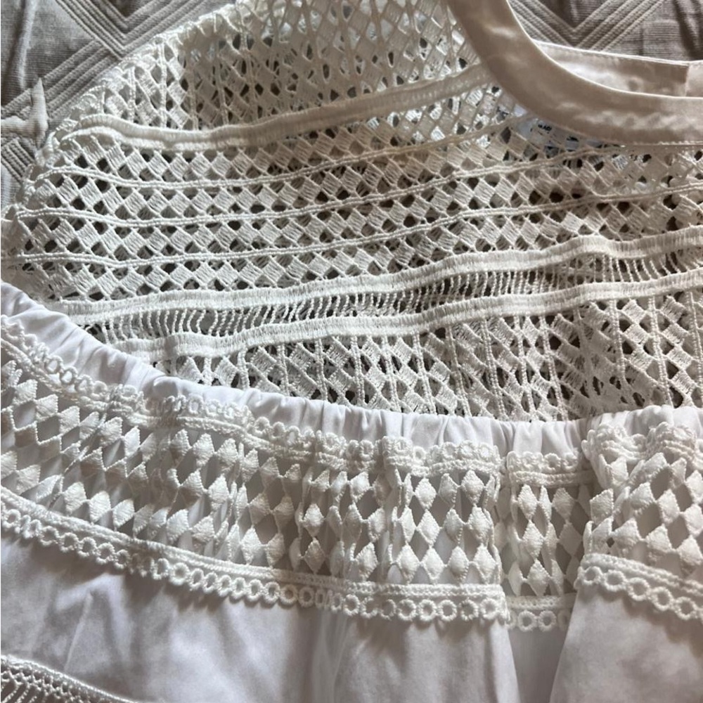 Bebe White ruffled Boho Detailed long sleeved cropped Blouse size M - Picture 11 of 13